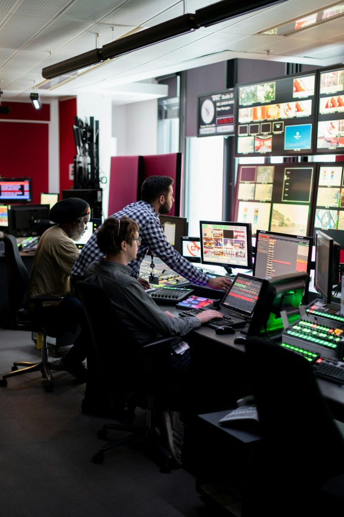 مكونات نظام IPTV للفنادق - المكونات الأساسية Headend Encoder Server Fiber