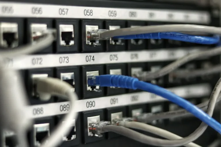 تجهيز مراكز البيانات كوابل الألياف